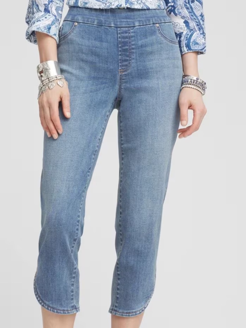 Chico’s 12 (2) Jeans Pull-On Capri Jeans Dolphin-Hemmed in Helena Indigo NWT